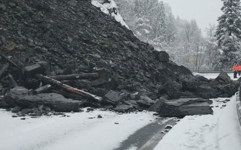 Bassa Engadina, frana interrompe strada