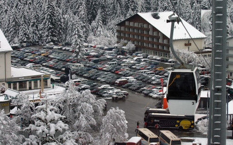 Cabina di funivia colpisce prominenza