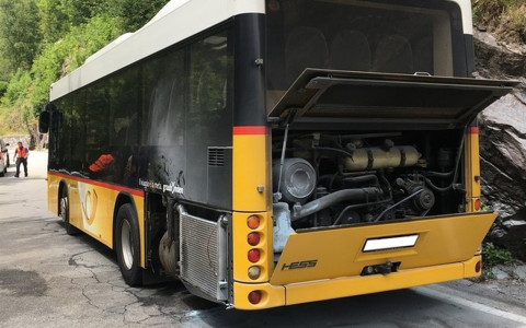 Principio di incendio su un autopostale