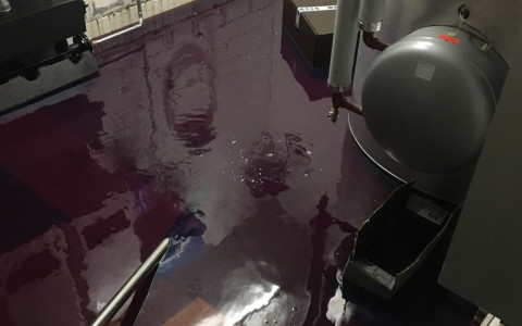 Pompieri aspirano 2700 litri olio fuoriuscito