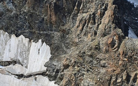 Precipita al Piz Roseg, morta 28enne tedesca Precipita al Piz Roseg, morta 28enne tedesca