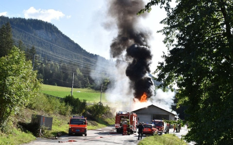 Grande intervento pompieri per incendio