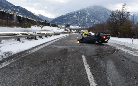 Quattro incidenti e un ritiro di patente in un’ora