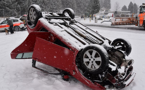 Diversi incidenti causa la neve