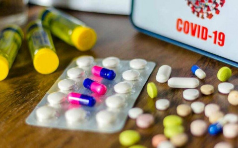 Medicamenti contro il Covid: firmati i contratti