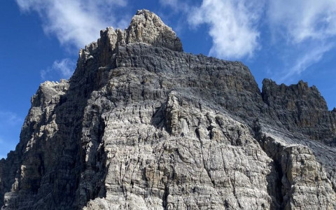 Una guida alpina è precipitata dal Piz Ela