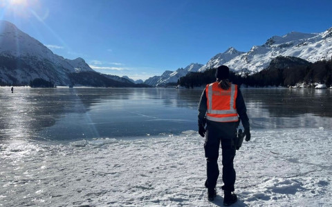 Ghiaccio cede, 2 salvataggi in un'ora in Engadina