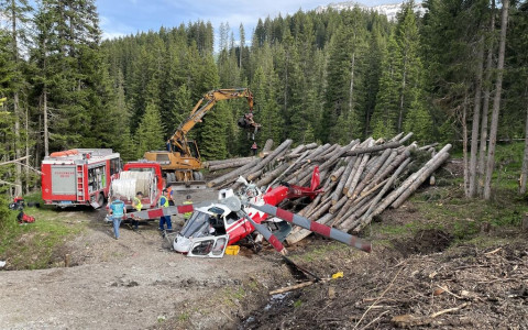 Precipita un elicottero a Conters, pilota salvo