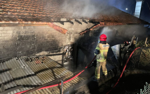 Cama: incendio in un'autofficina