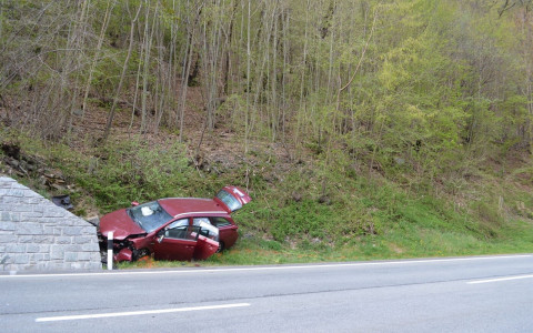 Colpo di sonno al volante, due feriti