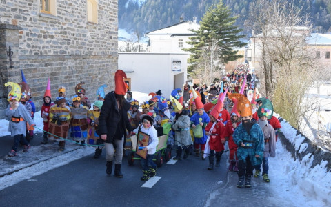 Gnomi, gnomette, gufi e quadri