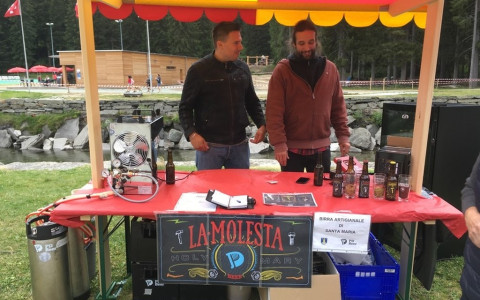 Auto d’epoca e mercato prodotti locali e vintage