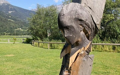 Atti vandalici al Botul