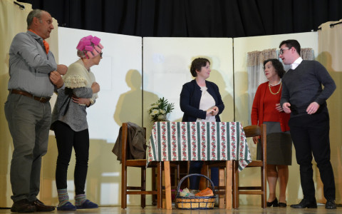 Una serata di teatro e divertimento a Brusio