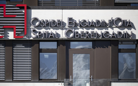 Fusione ospedale Samedan: favorevoli e contrari