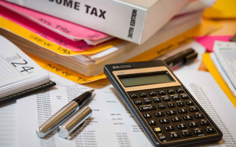 Meno imposte per persone fisiche e famiglie Meno imposte per persone fisiche e famiglie