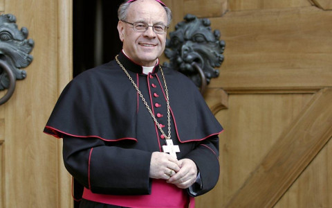 Il vescovo di Coira si ritira dopo Pasqua
