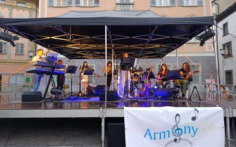 Armony infiamma la Piazza Armony infiamma la Piazza