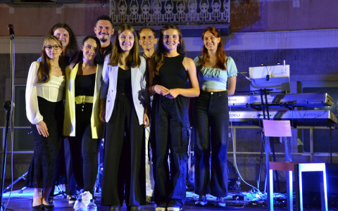 Gli Armony fanno impazzire la Piazza