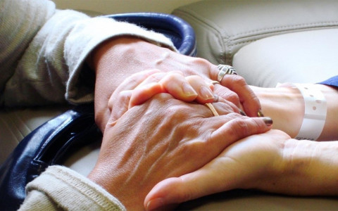 Fino a 600 fr. al mese per i familiari curanti