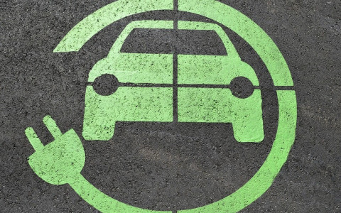 Meno emissioni di CO2 grazie alle auto elettriche