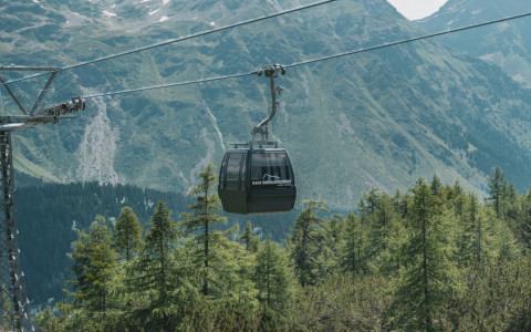 La cabinovia a San Bernardino viaggia in estate