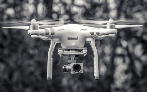 La prima pistola spara-reti per droni è grigionese