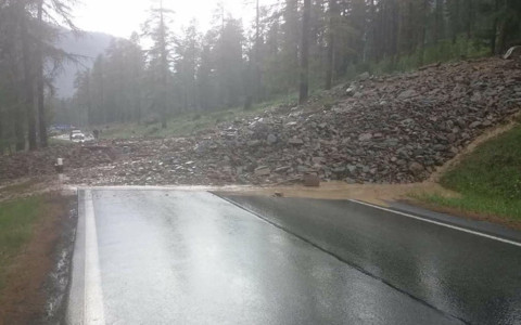 Passo del Bernina chiuso per smottamento