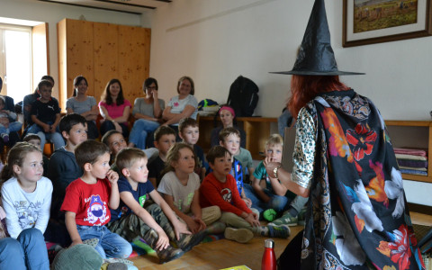 Che bello leggere ad alta voce Che bello leggere ad alta voce