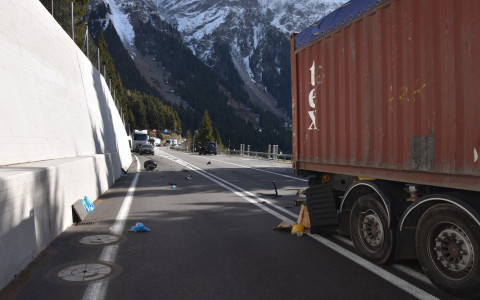 Autista evita collisione frontale Autista evita collisione frontale