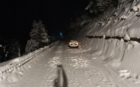 Auto investe gruppo di pedoni a Laax: un morto