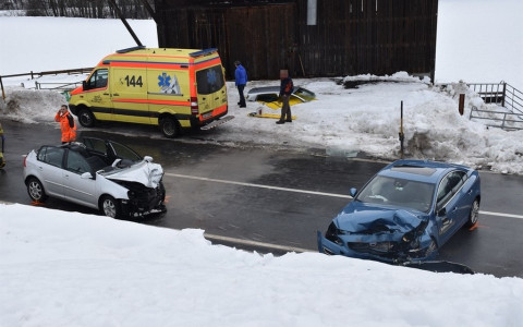 Incidente stradale con cinque feriti Incidente stradale con cinque feriti