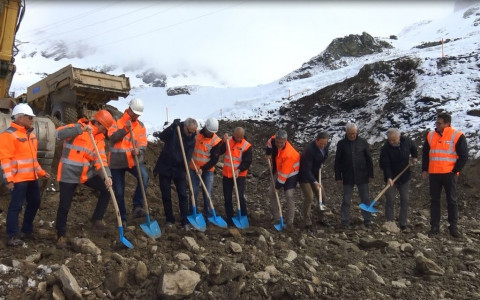 Primo colpo di pala per Punto d'appoggio Bernina