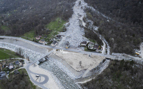 Senza opere di protezione, Sorte è zona rossa
