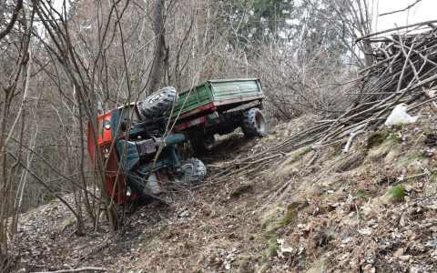 Trattore si ribalta a San Carlo: un ferito grave