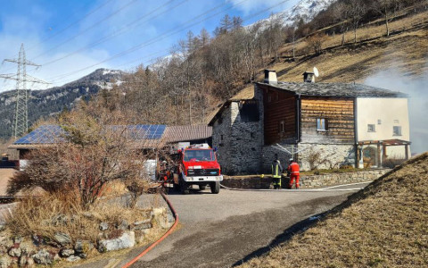 Le immagini del rogo a San Carlo